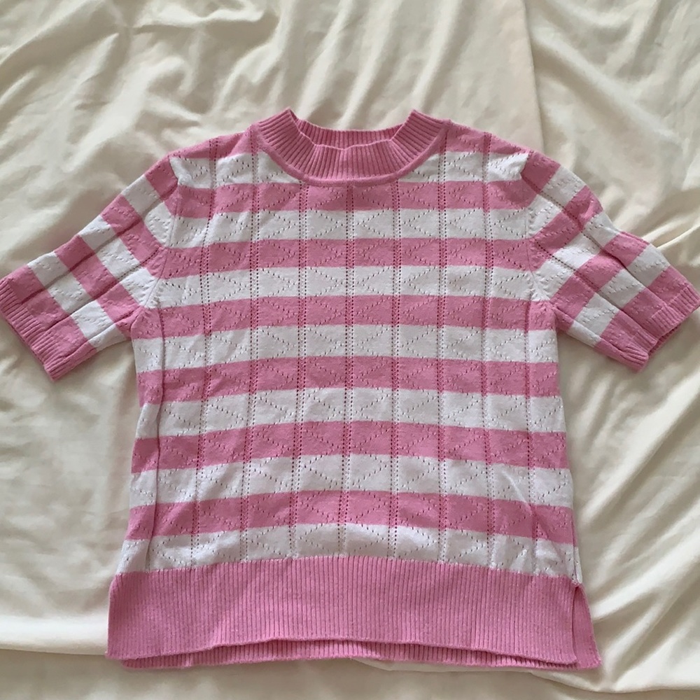 pink & white sweater tee